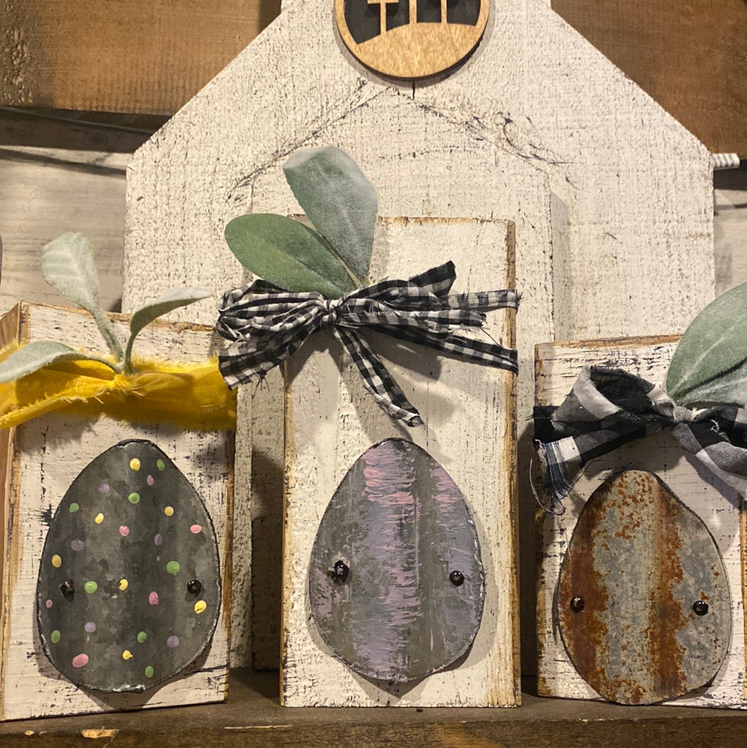 Tin Egg Standing Block